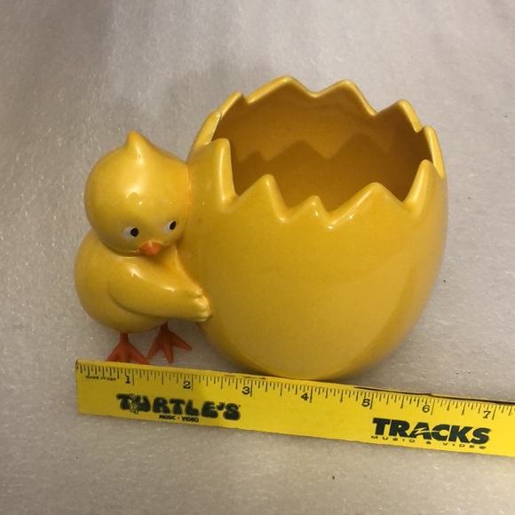 Yellow Chick with and egg shells decor/pot - Picture 12 of 12